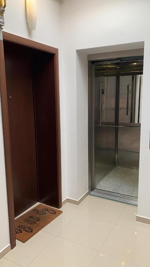 Centru Unirii Luxury Vip Apartament 2 Camere 98 Mp ! Parcare Subterana Privata Incalzita Iarna Si Climatizata Vara Doar Cu Rezervare In Limita Locurilor Disponibile ! Proprietate In Regim Hoteliep - Nu Are Bucatarie ! ブカレスト エクステリア 写真